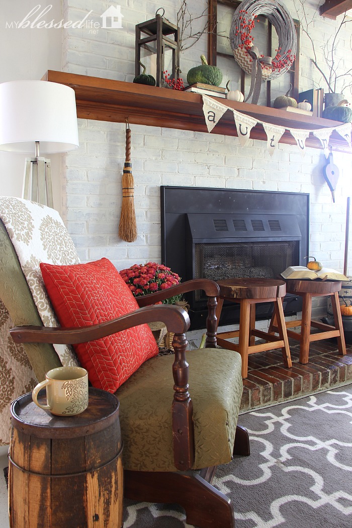 Natural Fall Mantel | MyBlessedLife.net