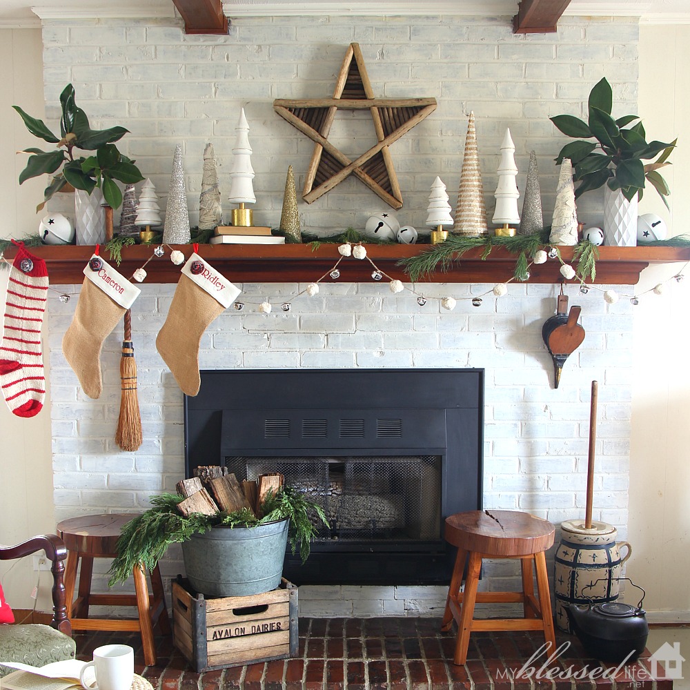 Christmas Mantel 2015 | MyBlessedLife.net