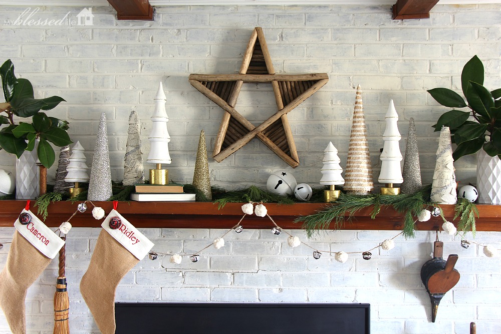 Christmas Mantel 2015 | MyBlessedLife.net