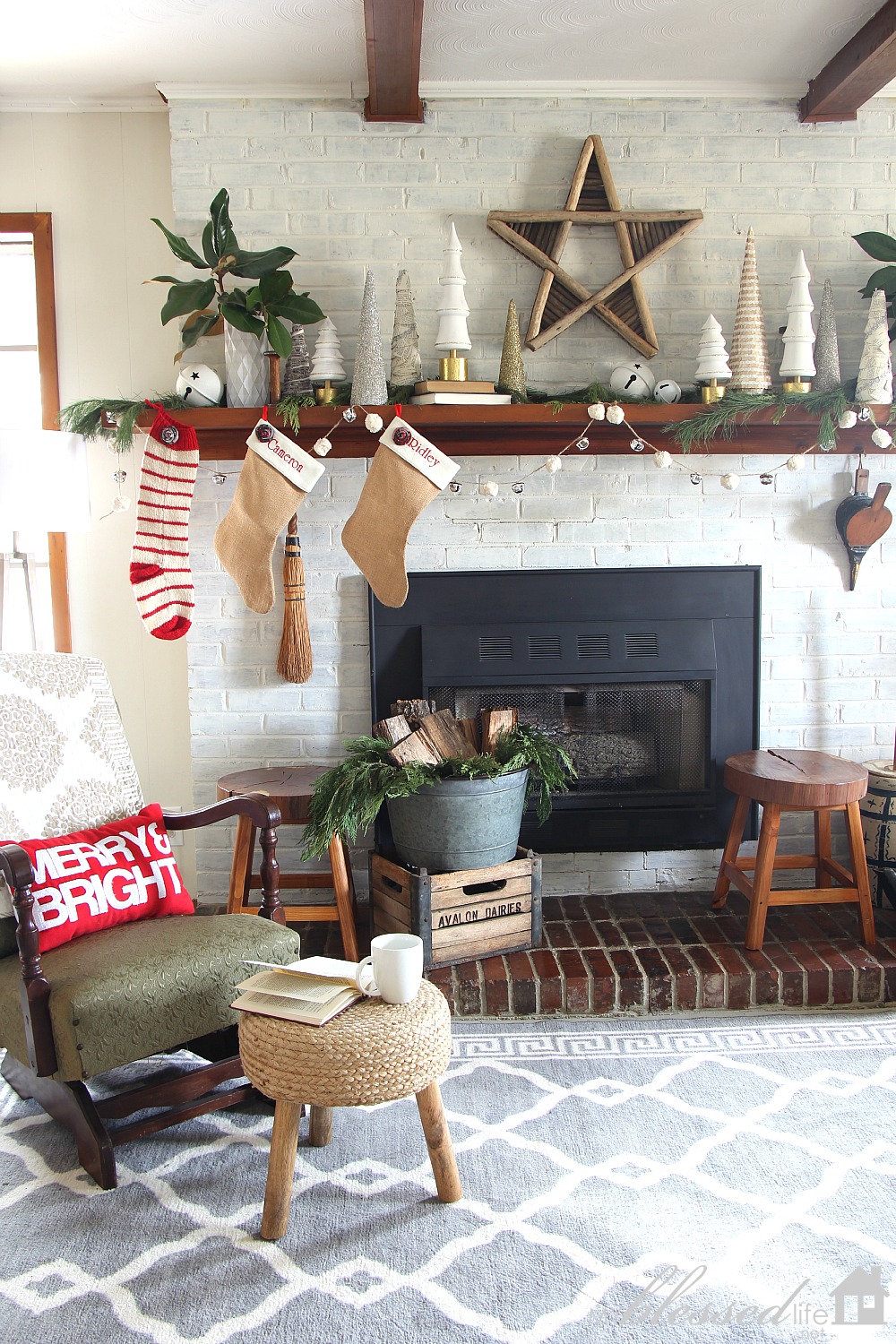 Christmas Mantel 2015 | MyBlessedLife.net